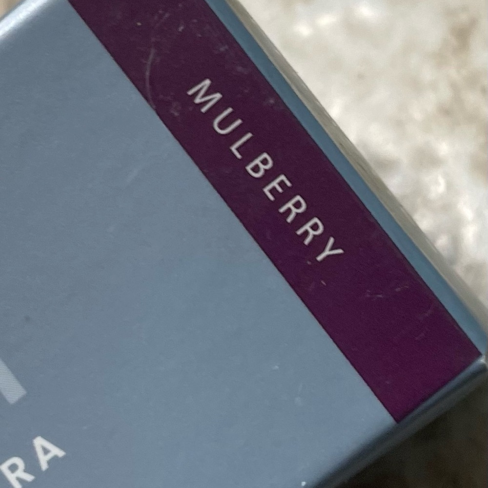 Lengthening & Volumizing Mascara — Mulberry - Picture 2 of 3